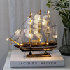 Artz - Segelboot-Skulpturen aus Holz mit Led-Licht