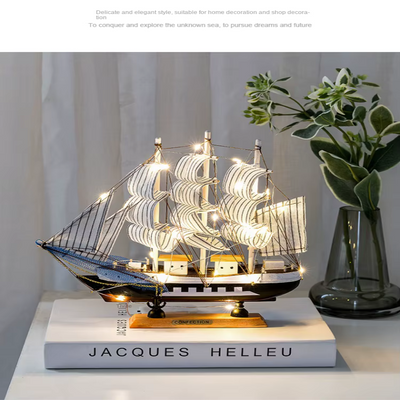 Artz - Segelboot-Skulpturen aus Holz mit Led-Licht