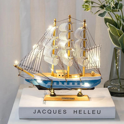 Artz - Segelboot-Skulpturen aus Holz mit Led-Licht