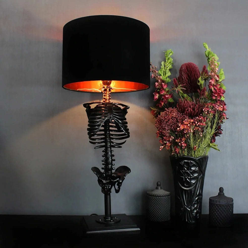 BoneGlow - Handgefertigte Skelett-Tischlampe