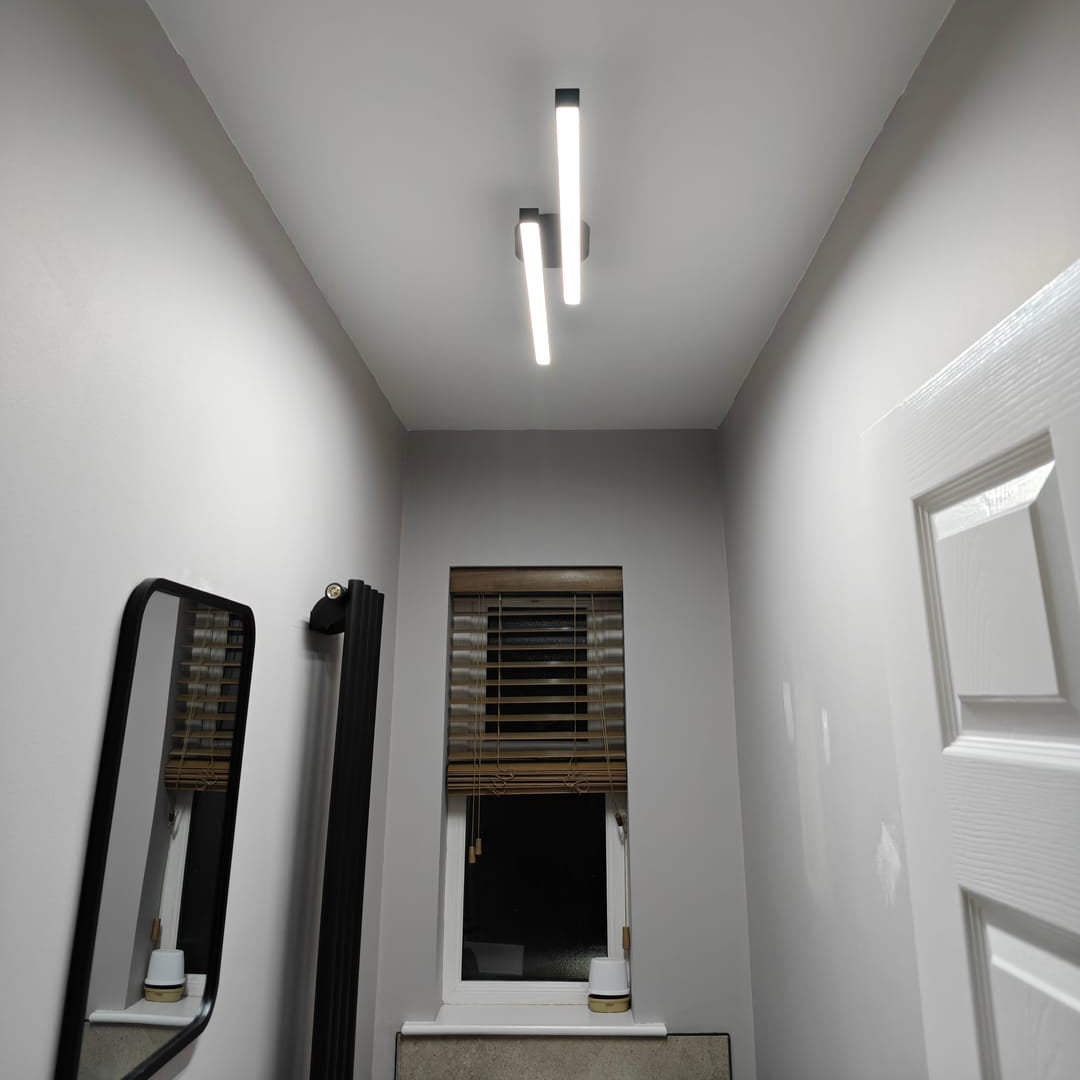 DuoStrip – Moderne schwarze LED-Deckenleuchte