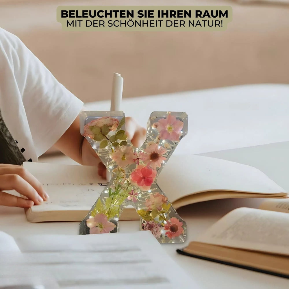 FloraLetter - Floraler LED-Buchstabe aus Harz für Heimdekoration