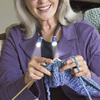 GlowLoop - Freihändige LED-Nackenlampe zum Stricken, Basteln und Lesen
