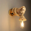 Graspel - Hand-Wandleuchte aus Holz mit Seil