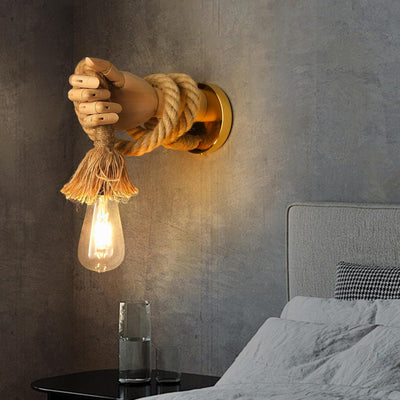 Graspel - Hand-Wandleuchte aus Holz mit Seil