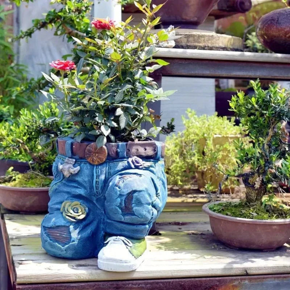JeanPlanter - Skurriler Blumentopf aus Harz im Denim-Design