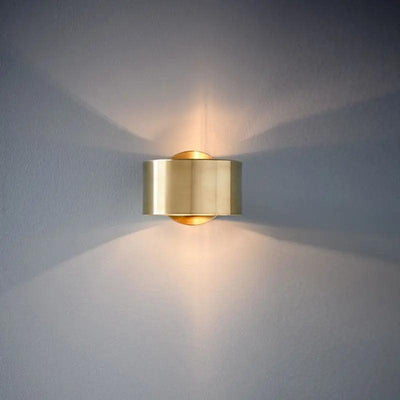 Lenara - Moderne Wandleuchte mit eleganter schwarzer und messingfarbener Oberfläche