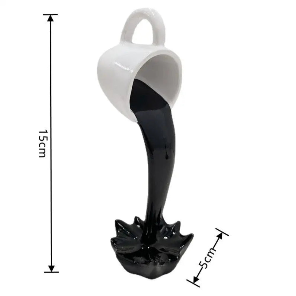 Levico - Schwebende Kaffeetasse-Skulptur