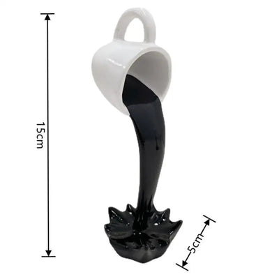 Levico - Schwebende Kaffeetasse-Skulptur