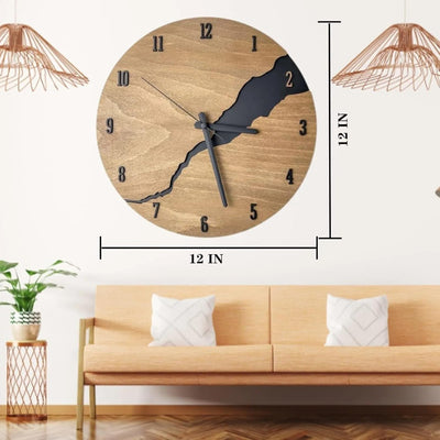 NordicTime - Wanduhr aus gerissenem Holz