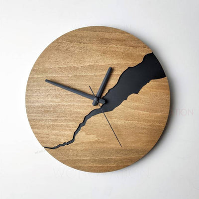 NordicTime - Wanduhr aus gerissenem Holz