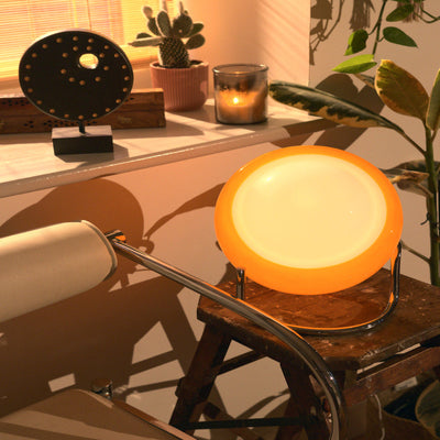Orbitra - Retro-Futuristische kippbare LED-Tischlampe