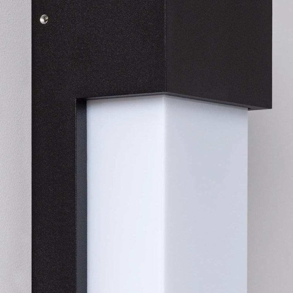 Orion Wandleuchte für draußen - elegantes schwarzes Design mit weichem Lichtdiffusor