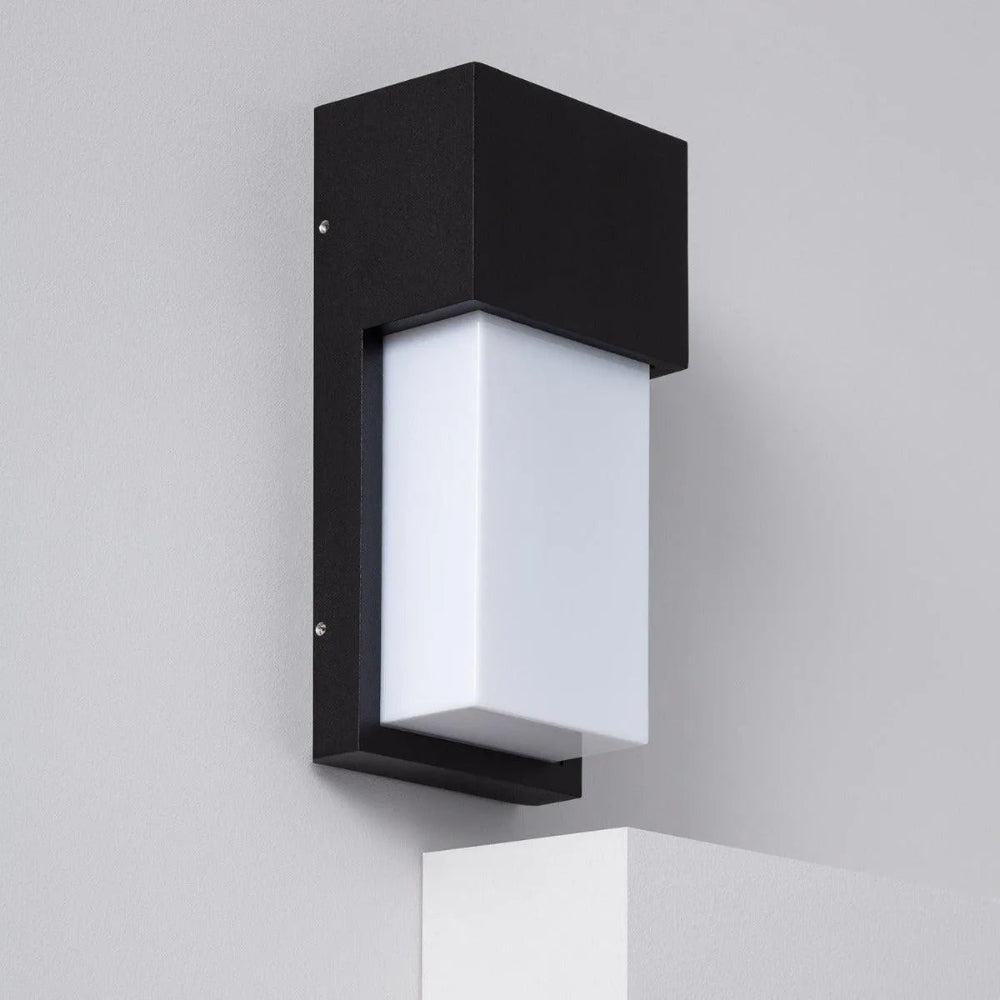 Orion Wandleuchte für draußen - elegantes schwarzes Design mit weichem Lichtdiffusor