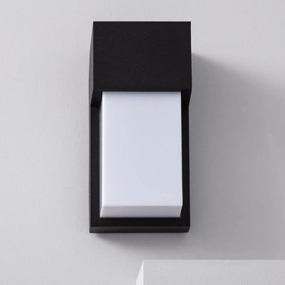 Orion Wandleuchte für draußen - elegantes schwarzes Design mit weichem Lichtdiffusor