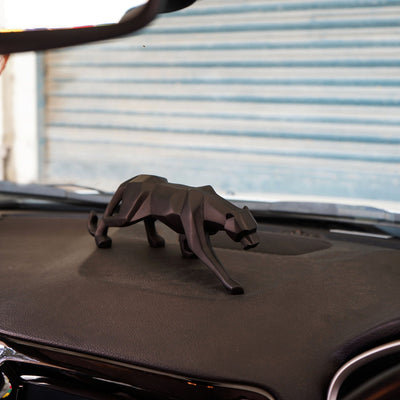 Panthron - Geometrische Panther-Skulptur