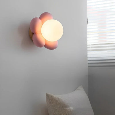 PetalGlow - Cremefarbene Blumen-Wandleuchte