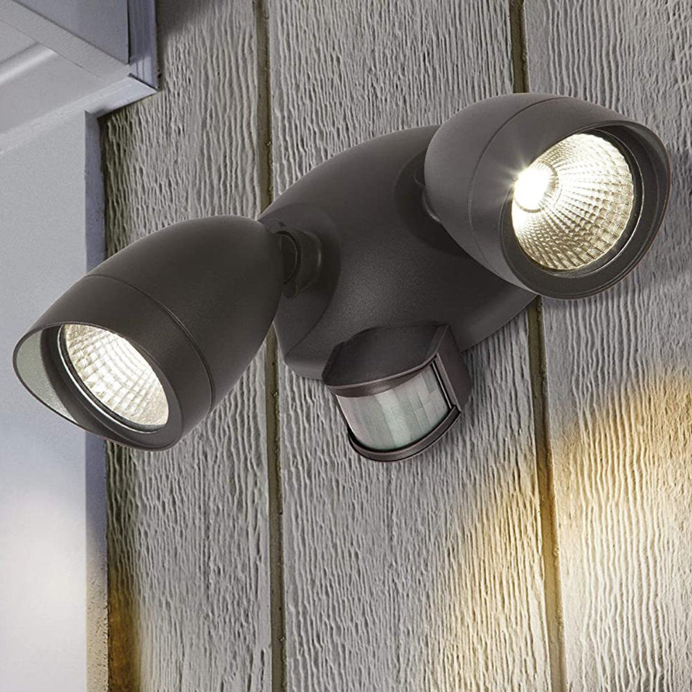 Sentra - Schwarzer Dual-LED-Außenstrahler mit Sensor