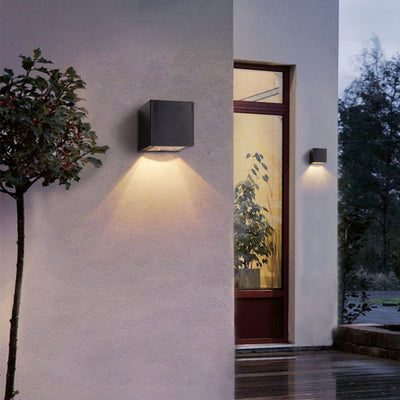 SolarGlow - Solarbetriebene LED-Außenwandleuchte