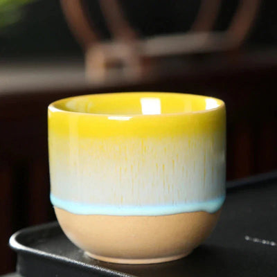 Teetasse mit Farbtropfen-Muster - Elegantes Keramik-Design