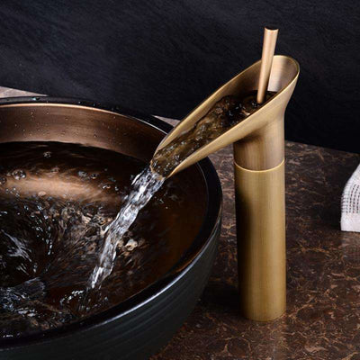 Antiker Wasserfall Wasserhahn für Badezimmer - Messinghahn mit klassischem Design