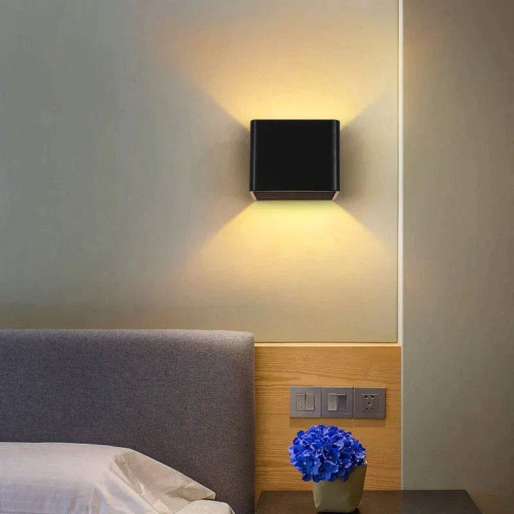 Doppelseitige Wandlampe mit Bewegungssensor – USB-Akkuaufladbar mit warmem, ambientem Licht