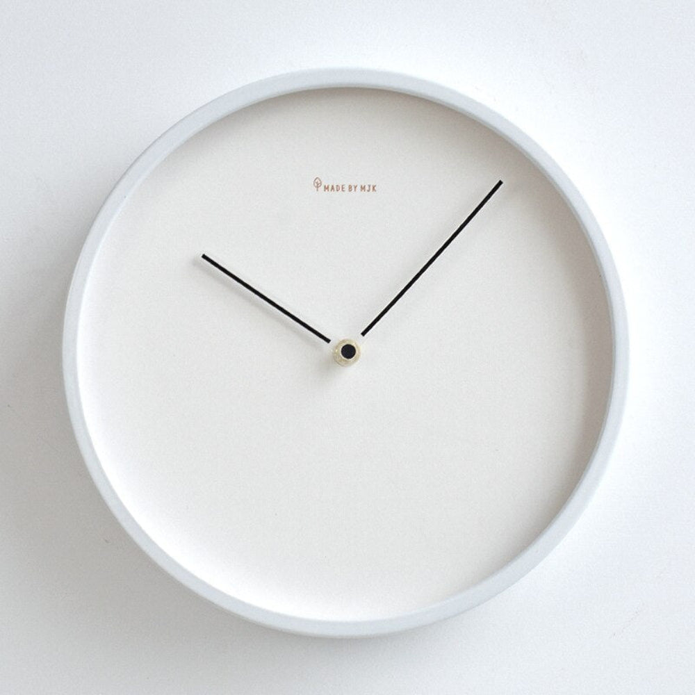 Nordische minimalistische Wanduhr - schlankes und elegantes Design