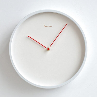 Nordische minimalistische Wanduhr - schlankes und elegantes Design