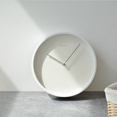 Nordische minimalistische Wanduhr - schlankes und elegantes Design